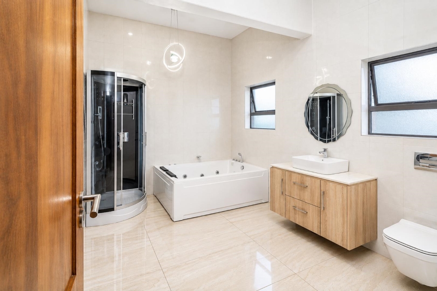 5 Bedroom Property for Sale in Xanadu Eco Park North West